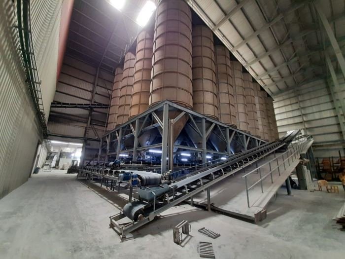Raw material silos feeding the production line