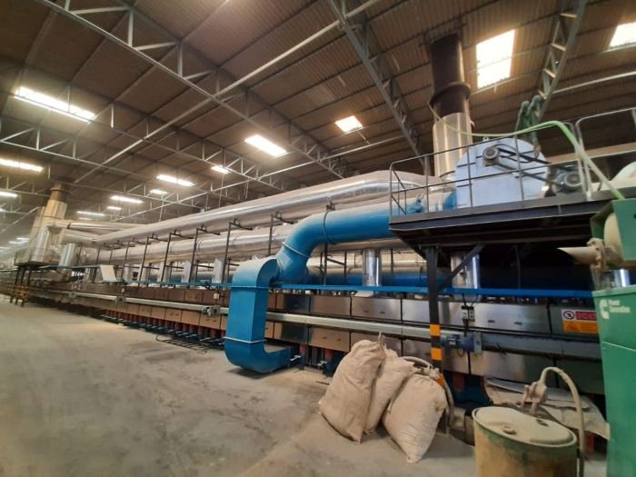 Roller kiln firing porcelain tiles